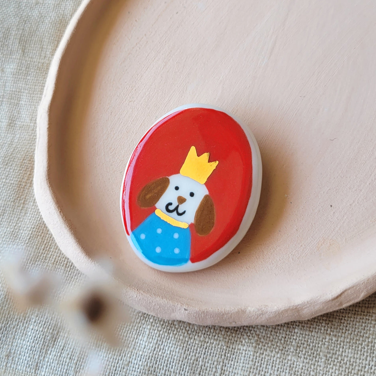Porcelain brooch with gold "Albert"