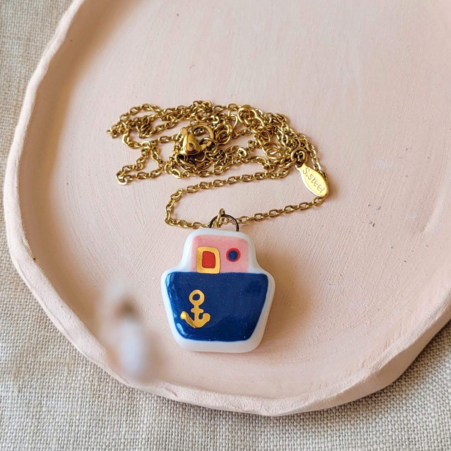 Porcelain necklace with gold "Dark blue boat"