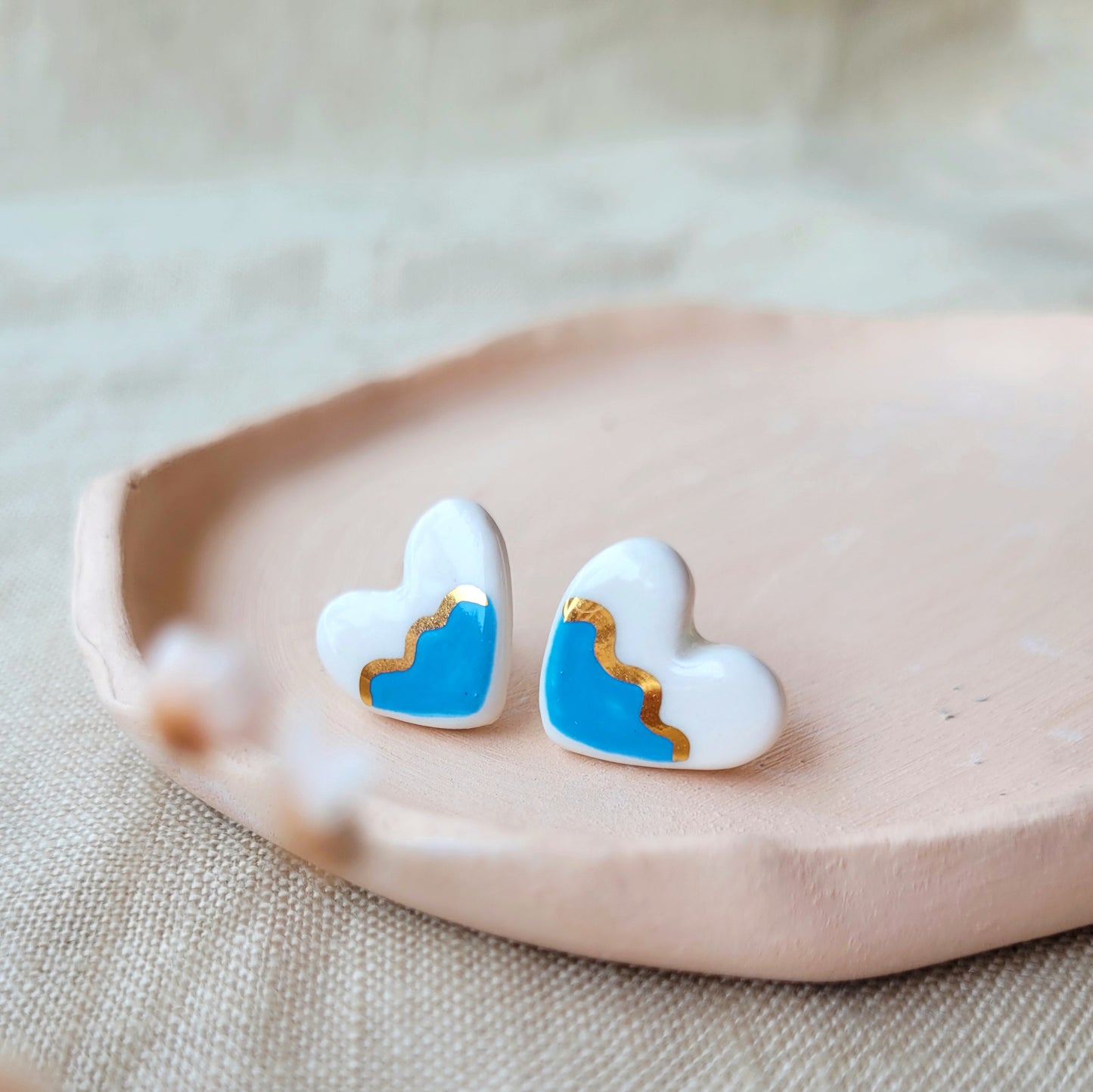 Porcelain stud earrings with gold "Hearts with waves"