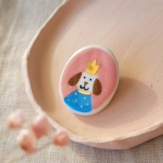 Porcelain brooch with gold "Bella"