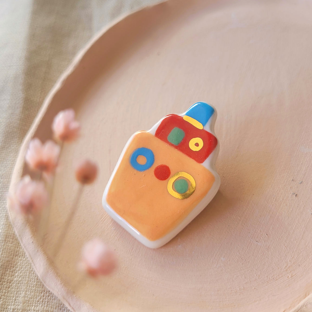 Porcelain brooch with gold "Orange boat"