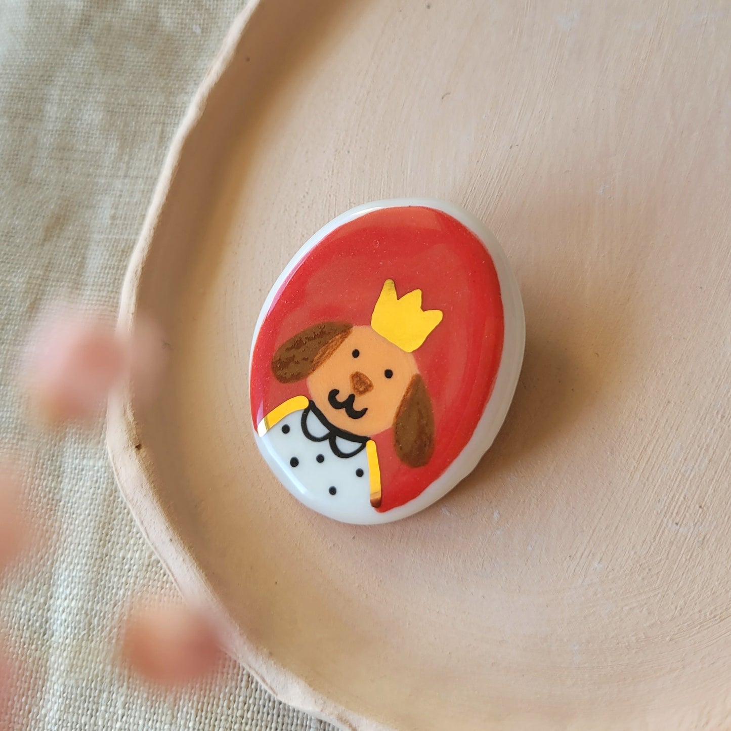 Porcelain brooch with gold "Richard"