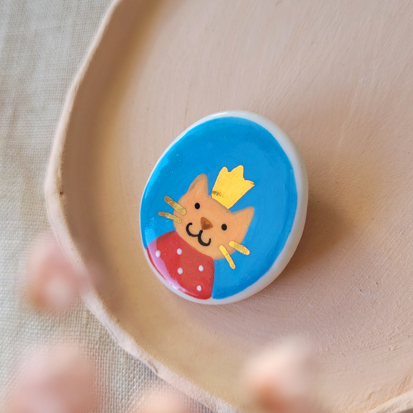 Porcelain brooch with gold "Catherine"