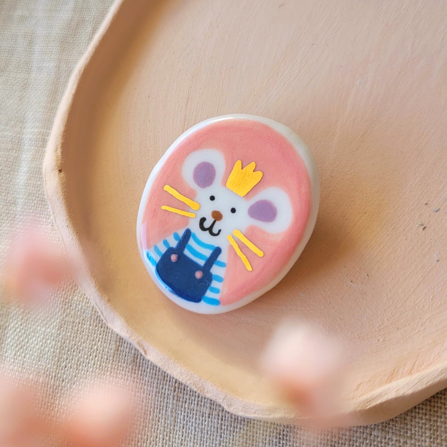 Porcelain brooch with gold "Jerry"