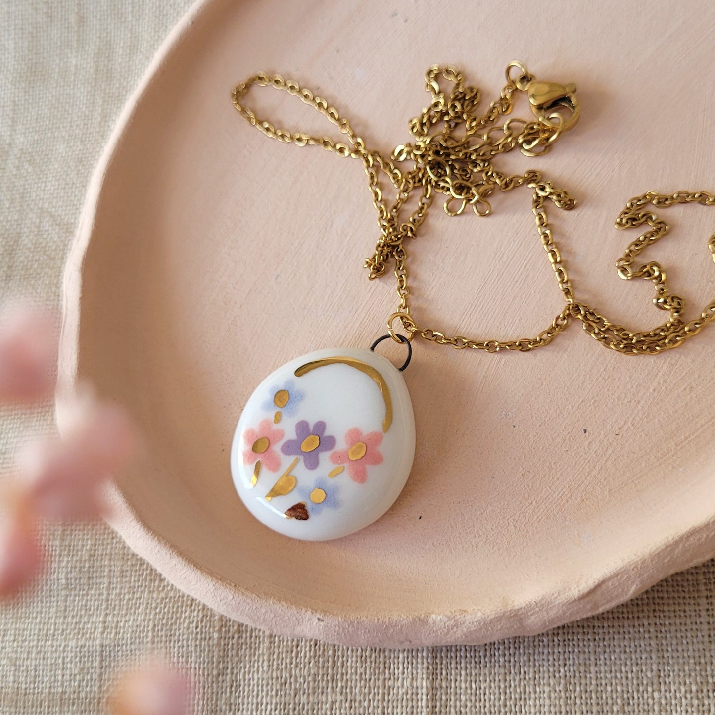 Porcelain necklace with gold "Flowers"