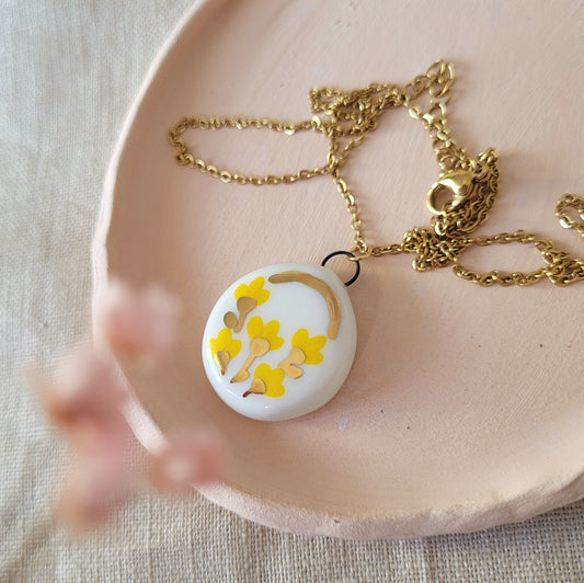 Porcelain necklace with gold "Yellow flowers"