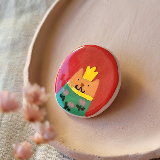 Porcelain brooch with gold "Cat in red"