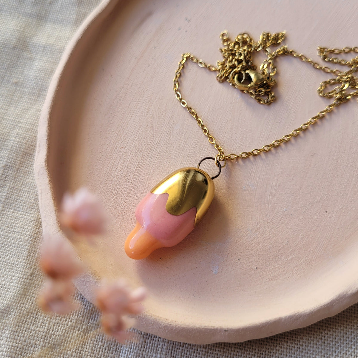 Porcelain necklace with gold "Pink ice cream"