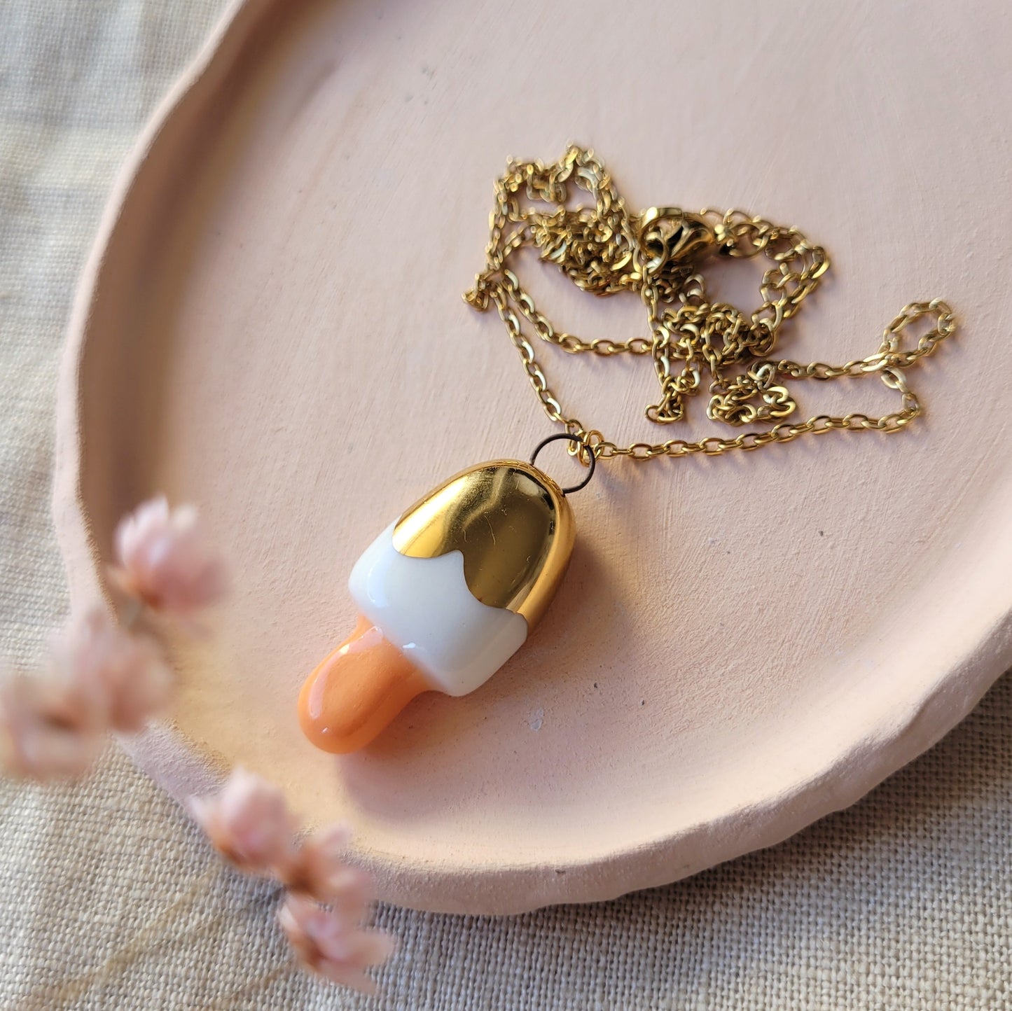 Porcelain necklace with gold "White ice cream"