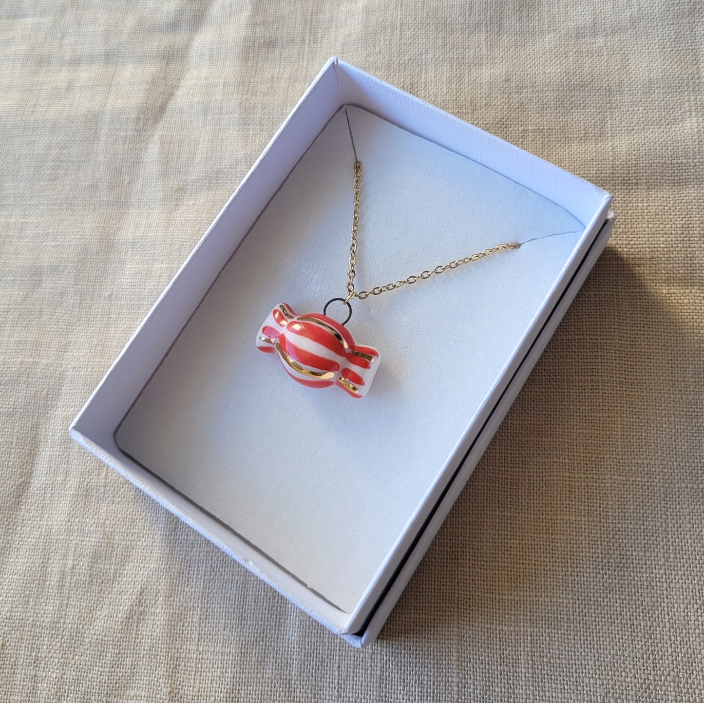 Porcelain necklace with gold "Candy"