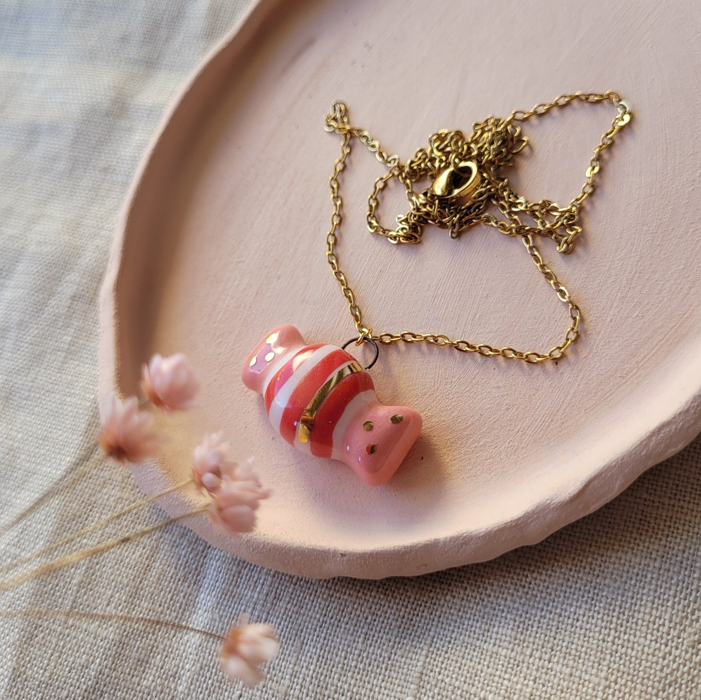 Porcelain necklace with gold " Red and pink candy"