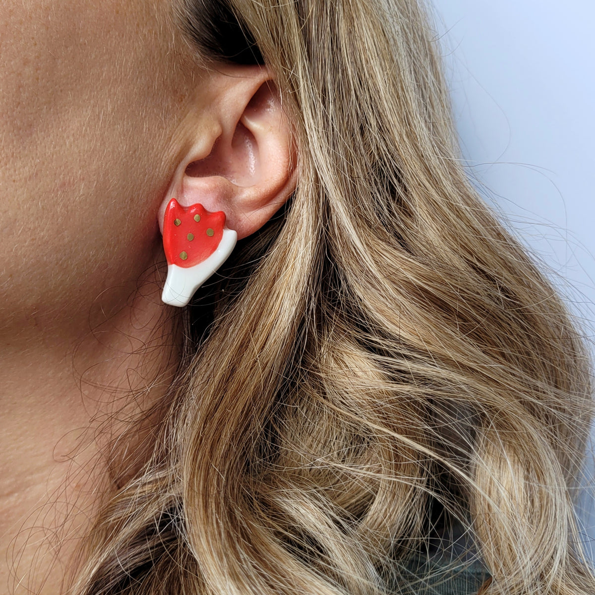 Porcelain stud earrings with gold "Red tulips"