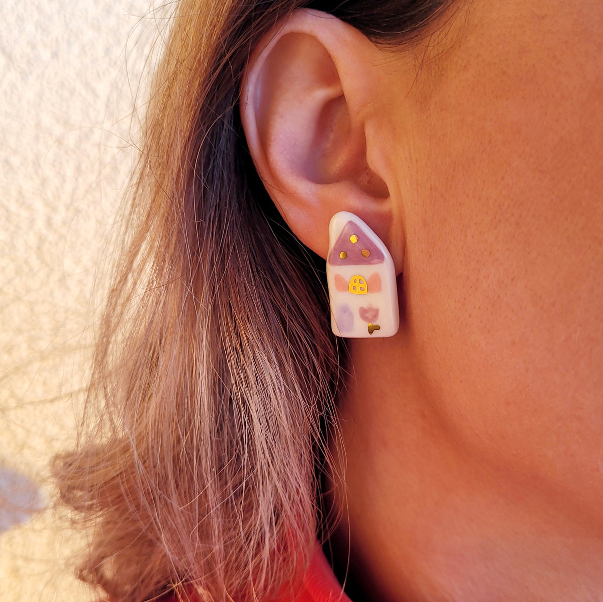 Porcelain stud earrings with gold "Dark pink houses"