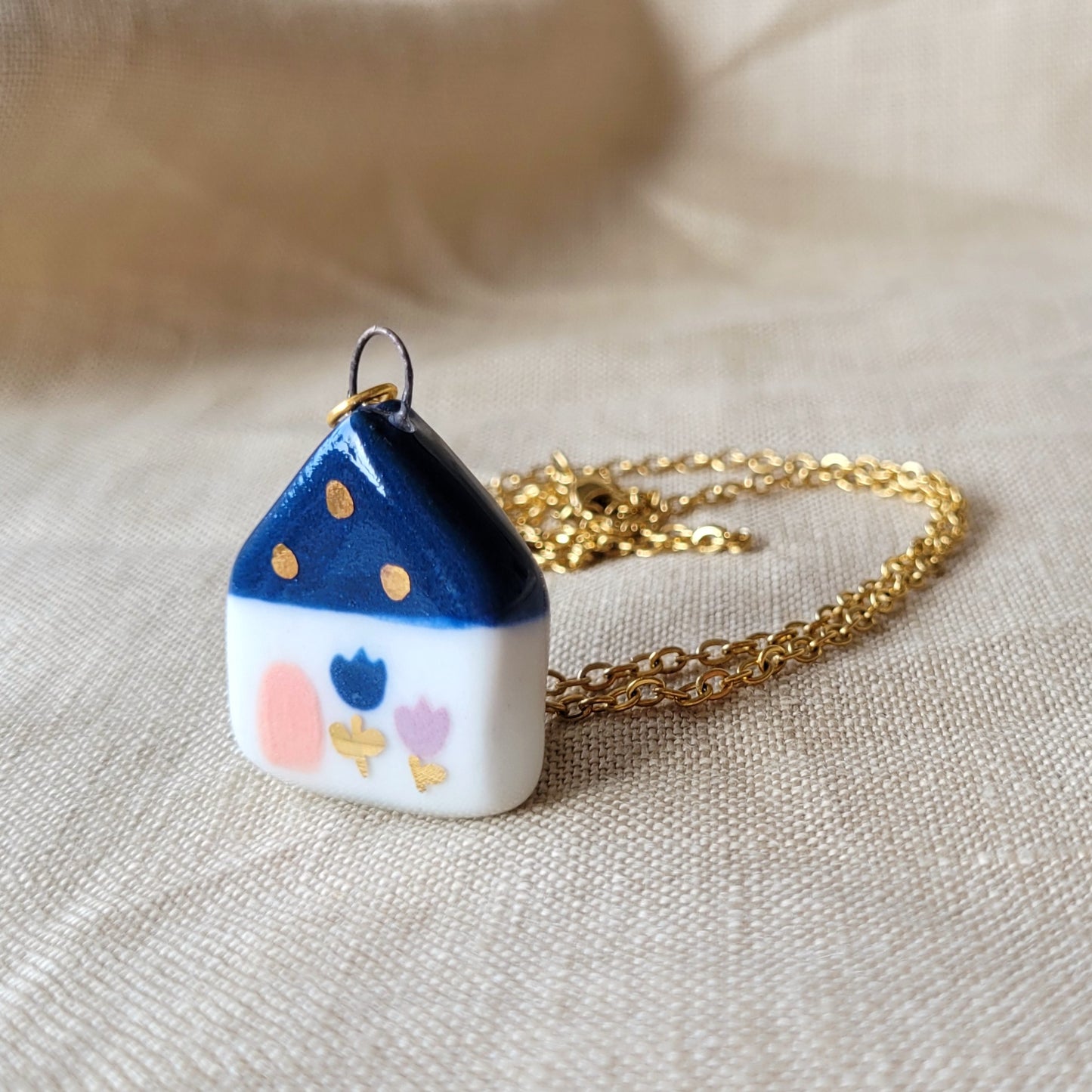 Porcelain necklace with gold "Dark blue house with tulips"