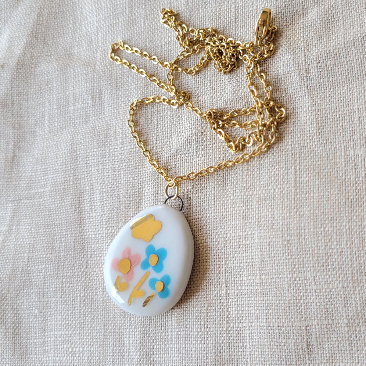 Porcelain necklace with gold "Two blue flowers and one pink"