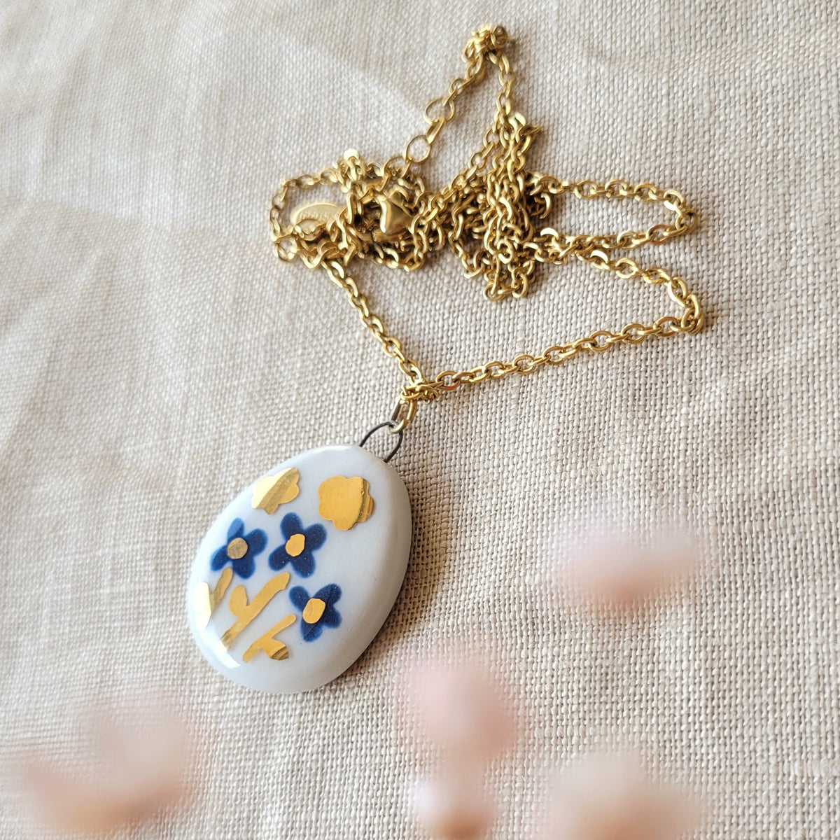 Porcelain necklace with gold "Blue flowers"