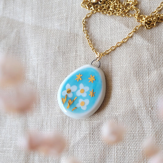 Porcelain necklace with gold "White flowers with stars"