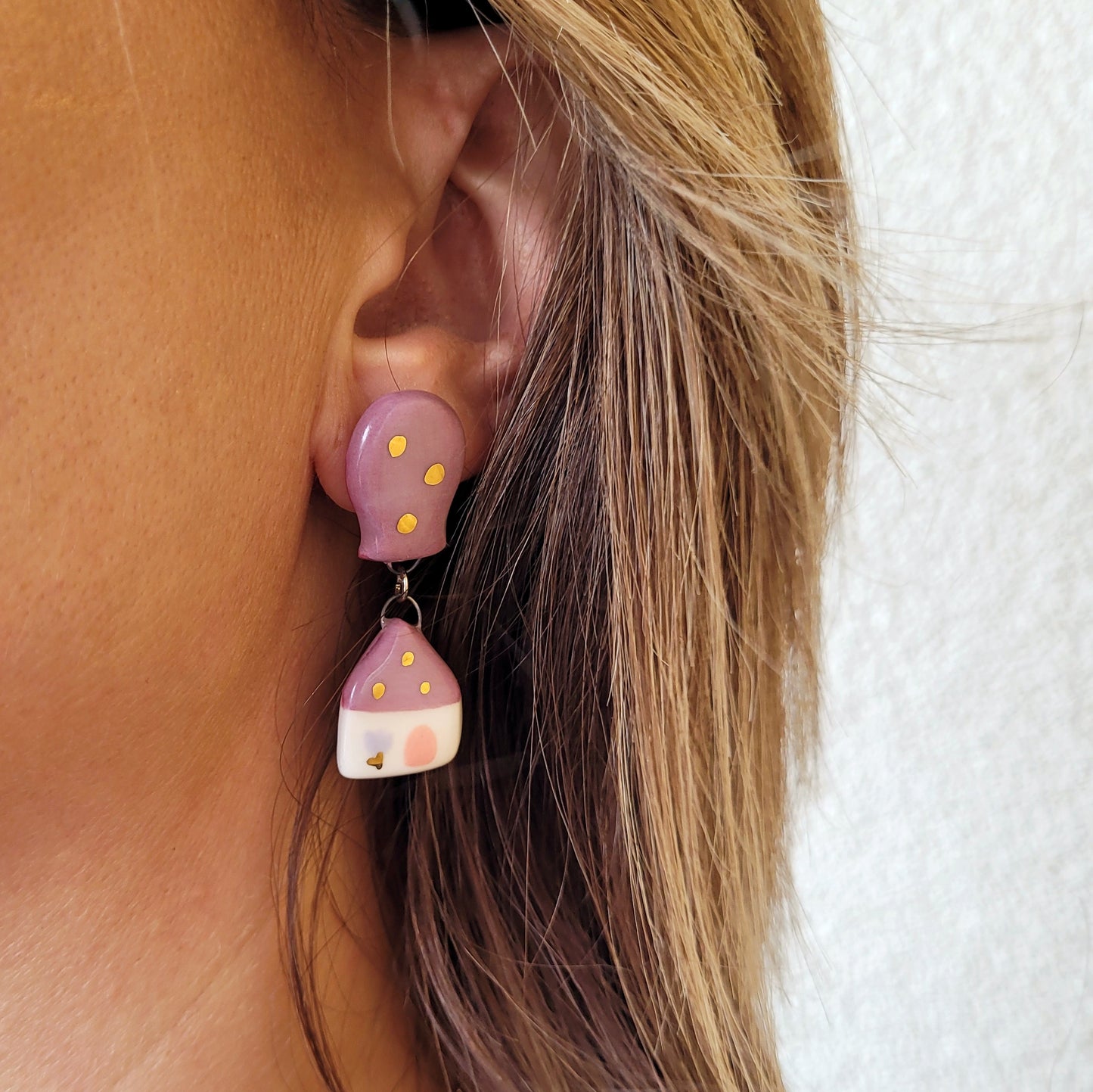 Porcelain stud earrings with gold "Dark pink haouse and balloon"