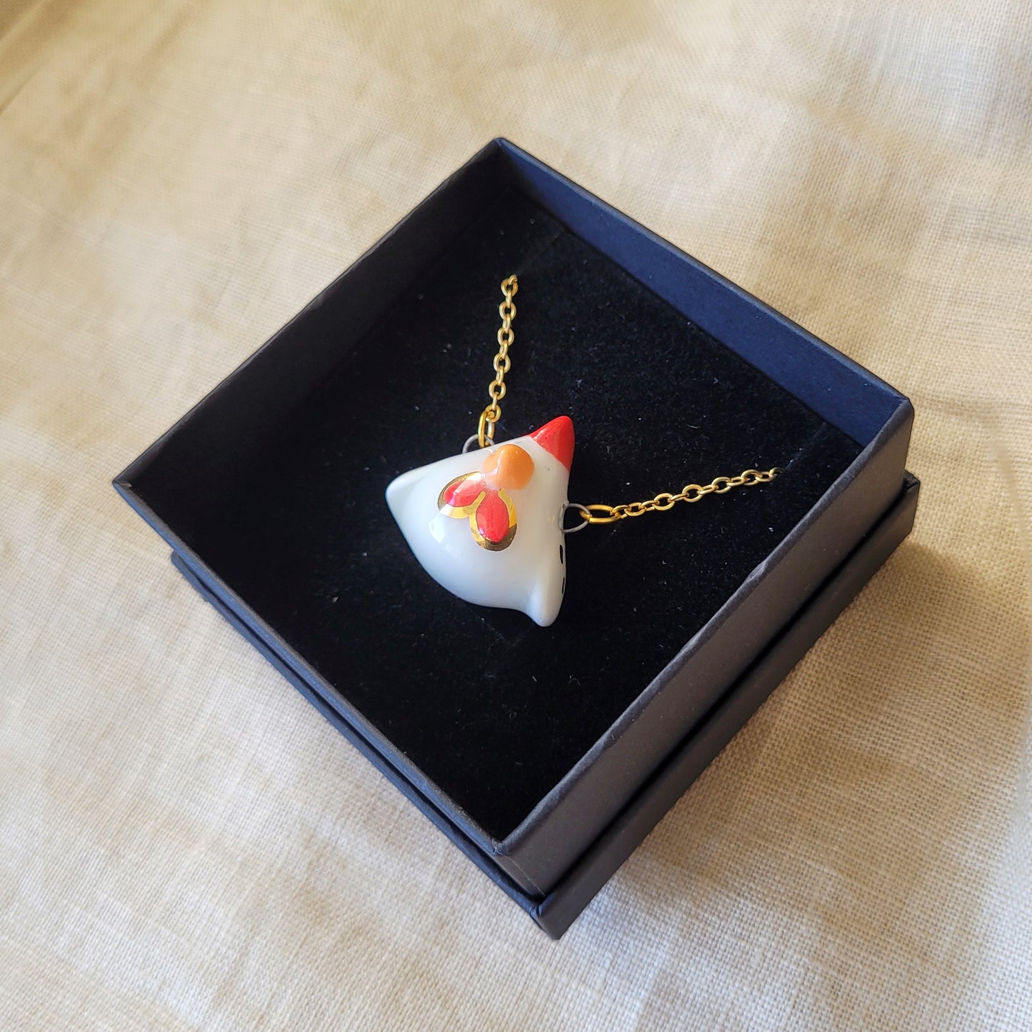 Porcelain necklace with gold "Chicken"