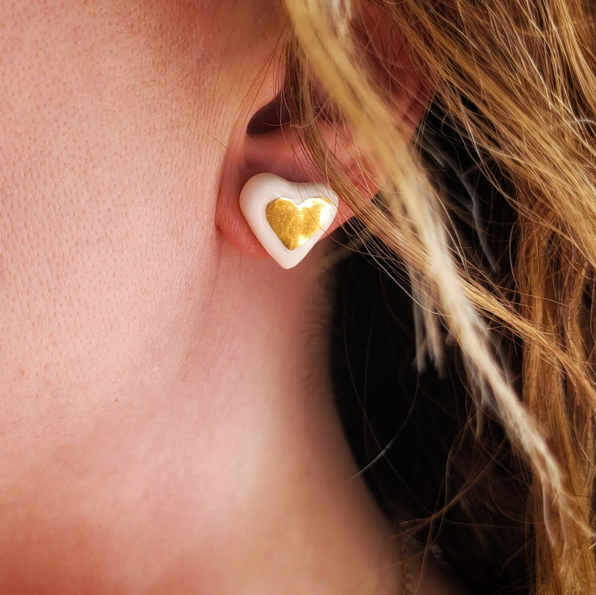 Porcelain stud earrings with gold "Tiny white hearts"