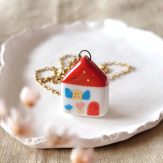 Porcelain necklace with gold "Red house"