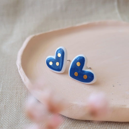Porcelain stud earrings with gold "Blue hearts with dots"