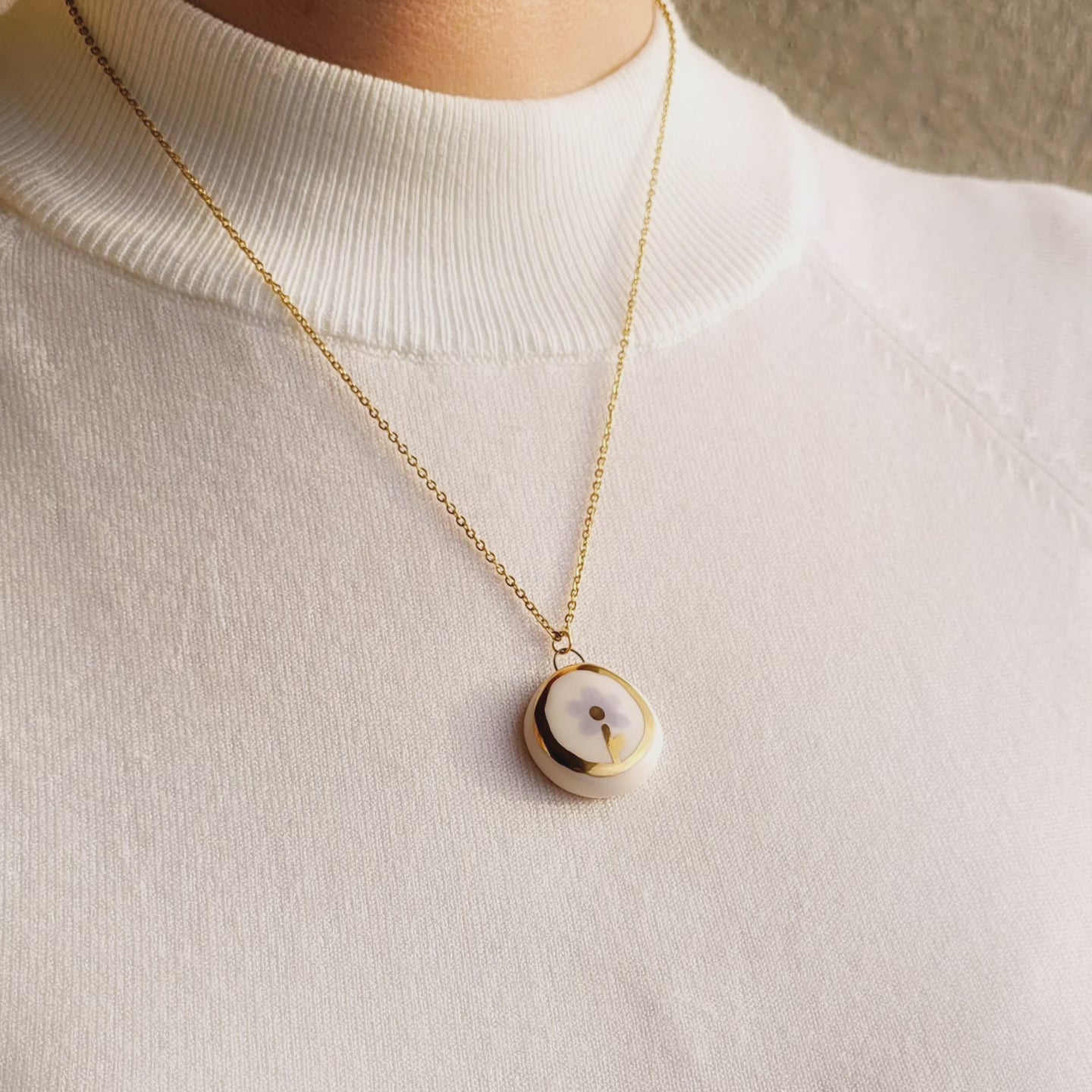 Porcelain necklace with gold "Light purple flower"