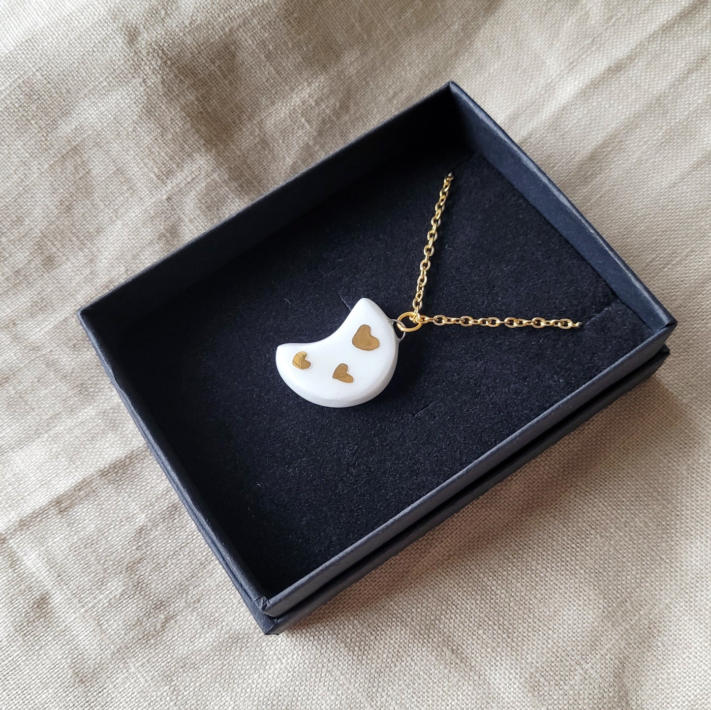 Porcelain necklace with gold "White moon with gold hearts"