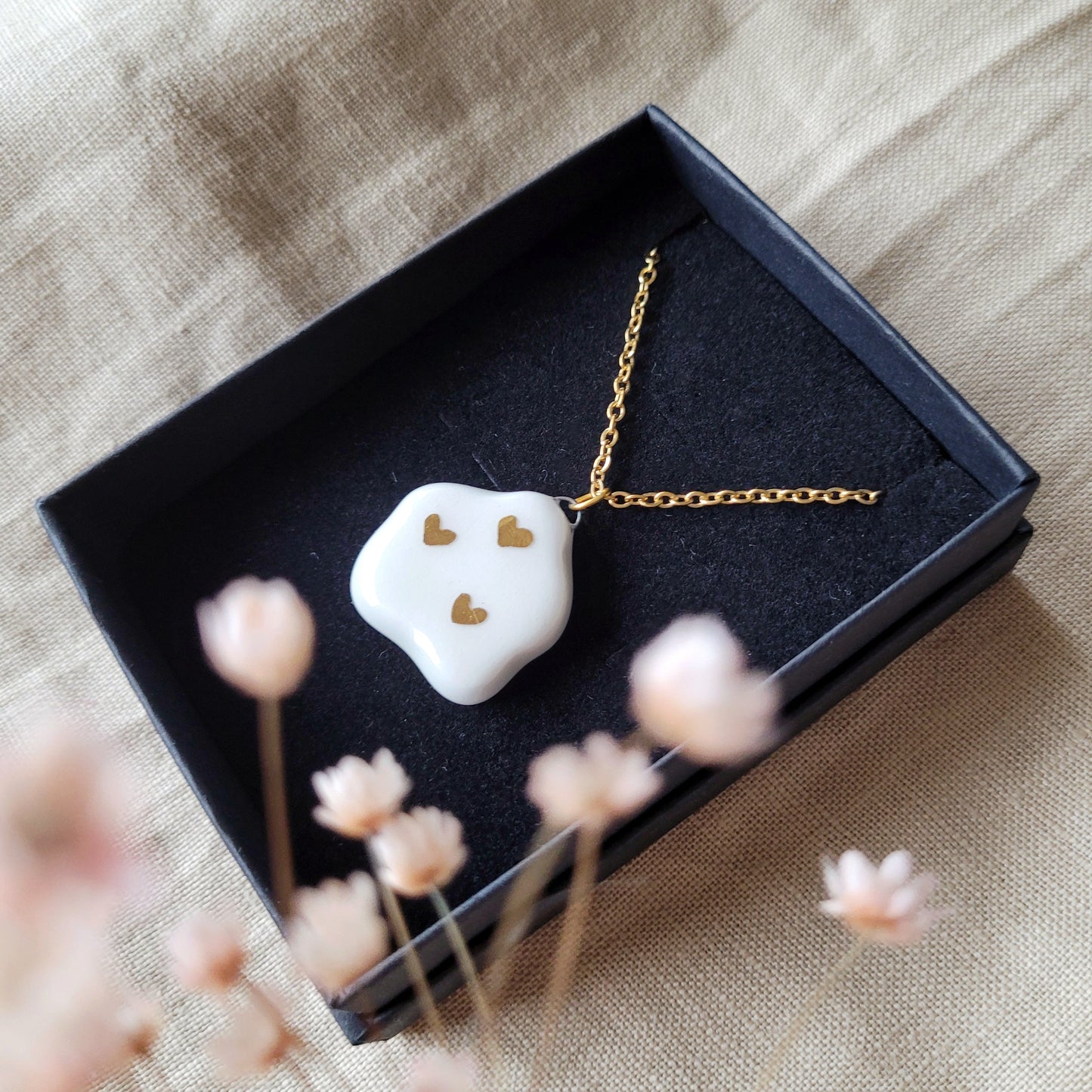 Porcelain necklace with gold "White cloud with gold hearts"