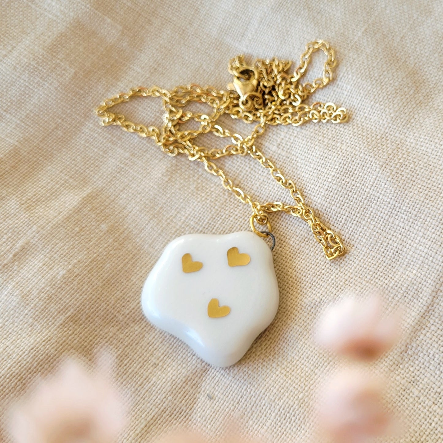 Porcelain necklace with gold "White cloud with gold hearts"