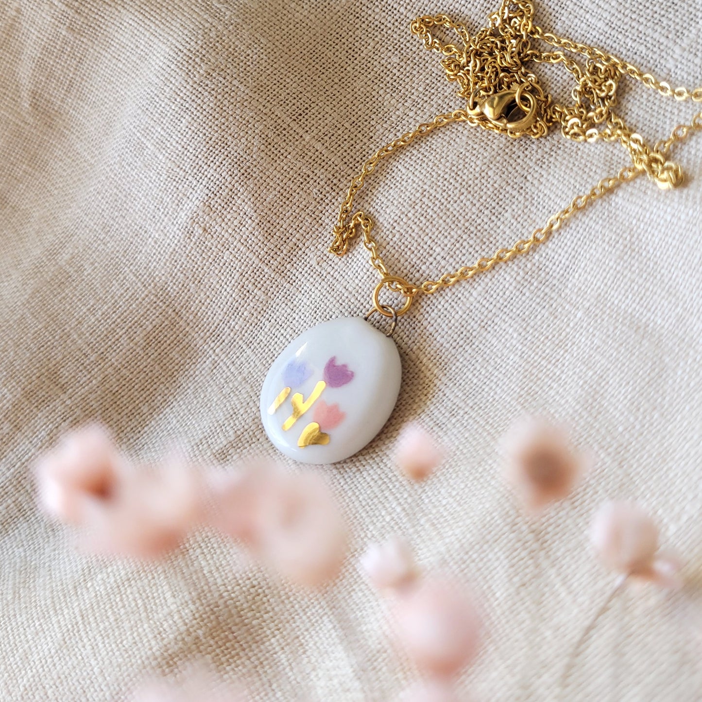 Porcelain necklace with gold "Tulips"
