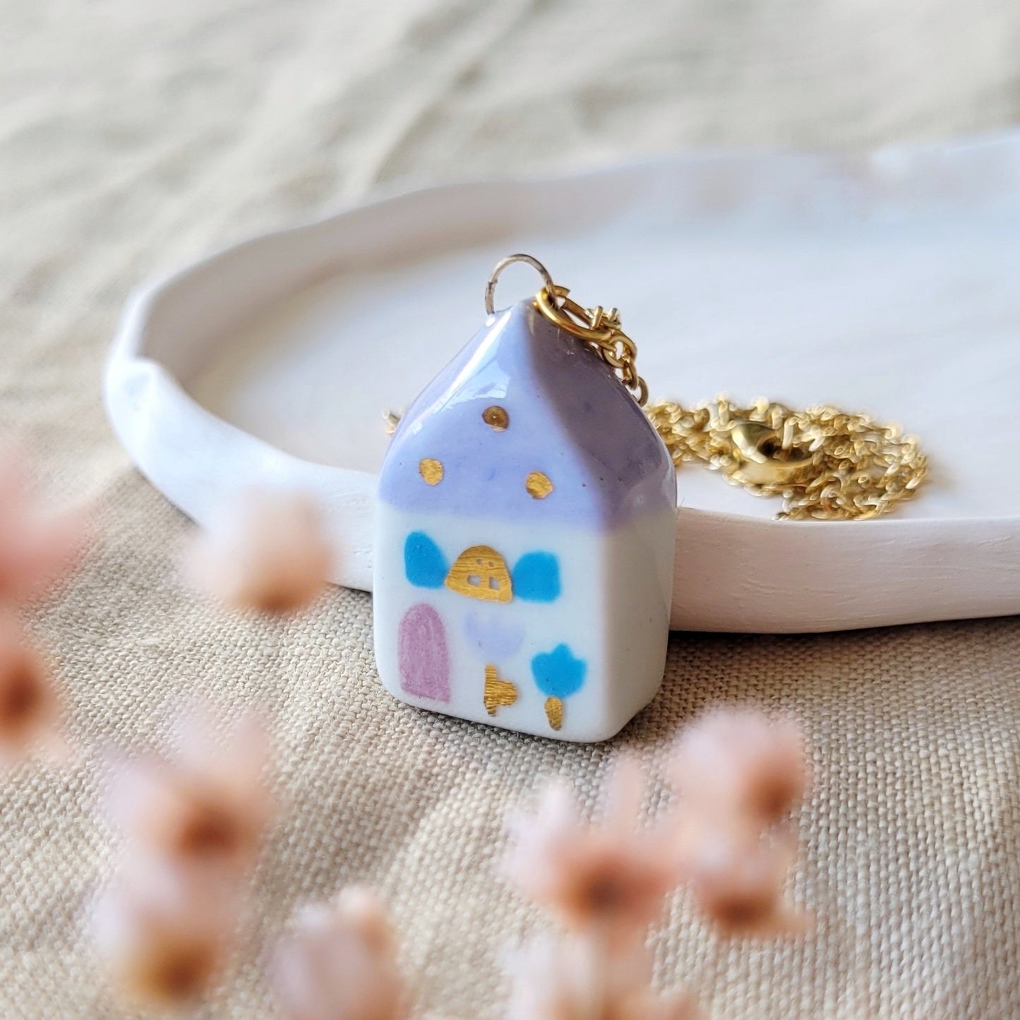 Porcelain necklace with gold "Purple house"