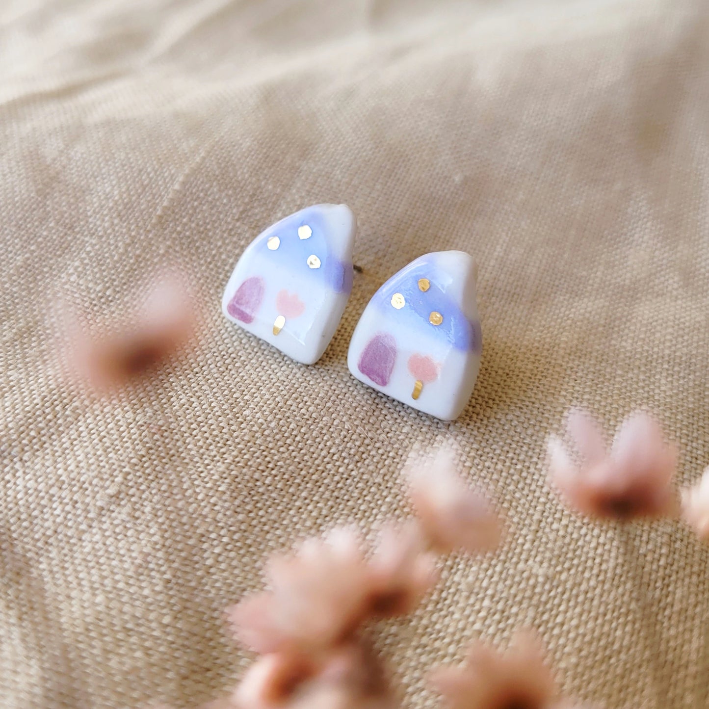 Porcelain stud earrings with gold "Tiny light purple houses"