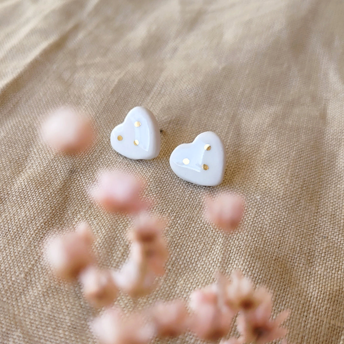 Porcelain stud earrings with gold "Tiny white hearts"