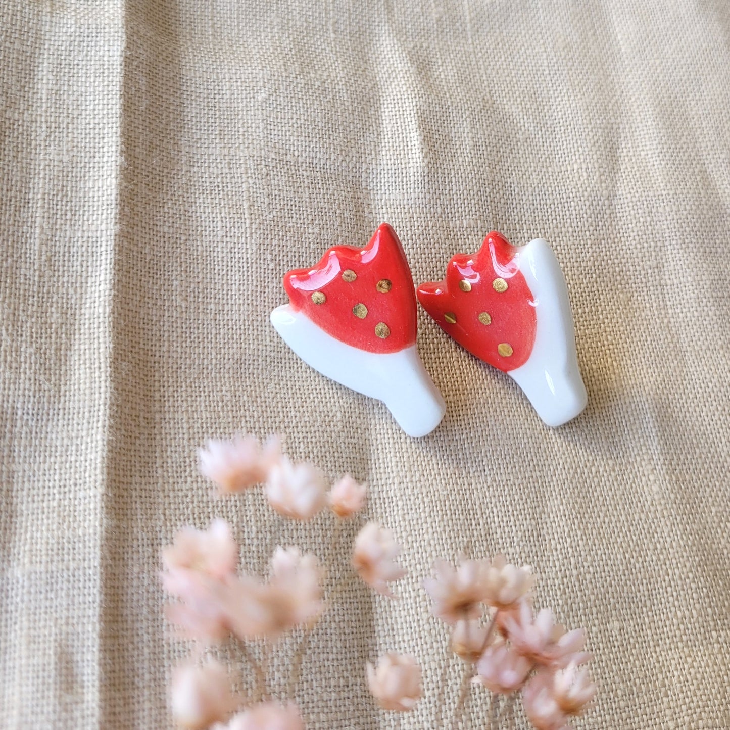Porcelain stud earrings with gold "Red tulips"