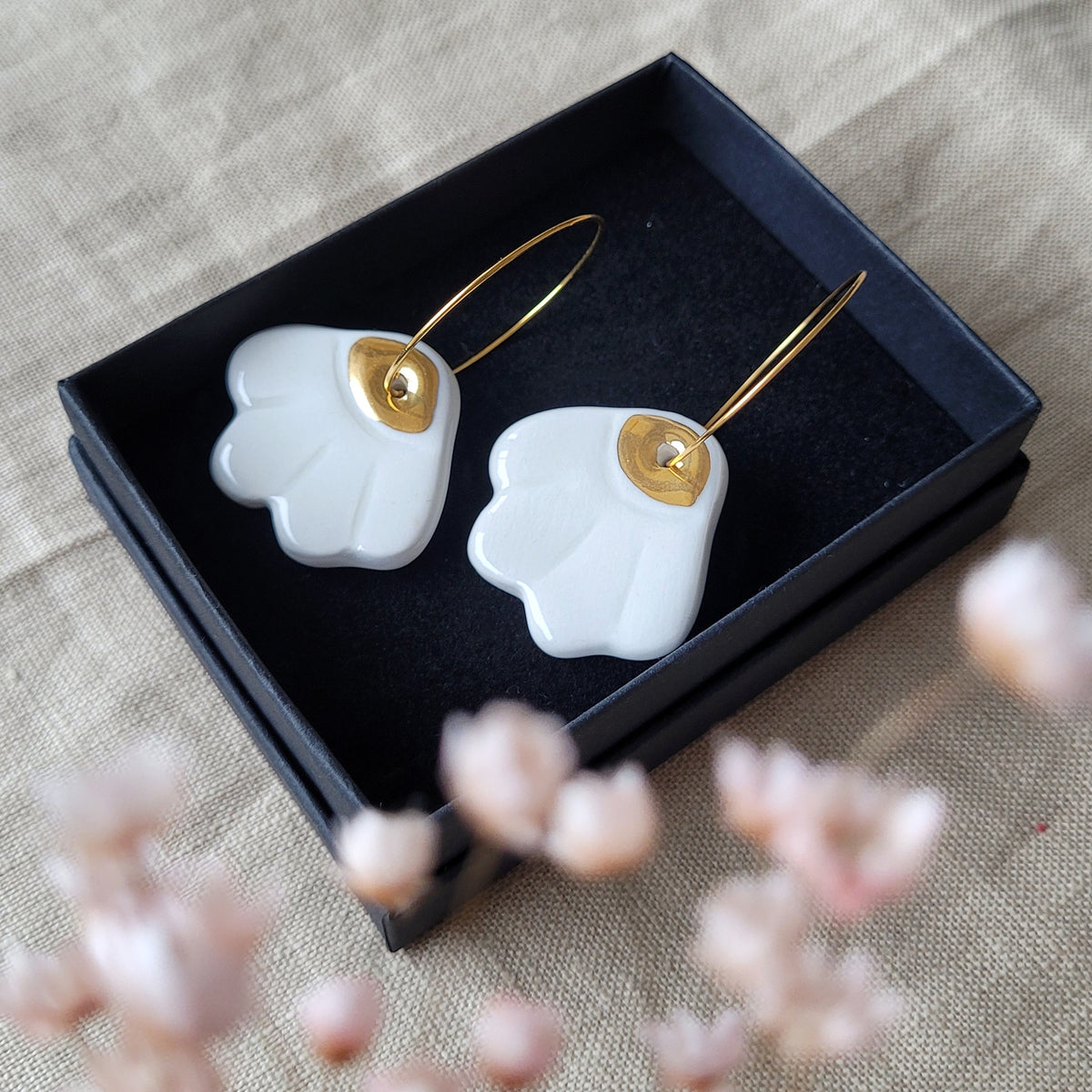 Porcelain dangle earrings with gold "Small daisies"