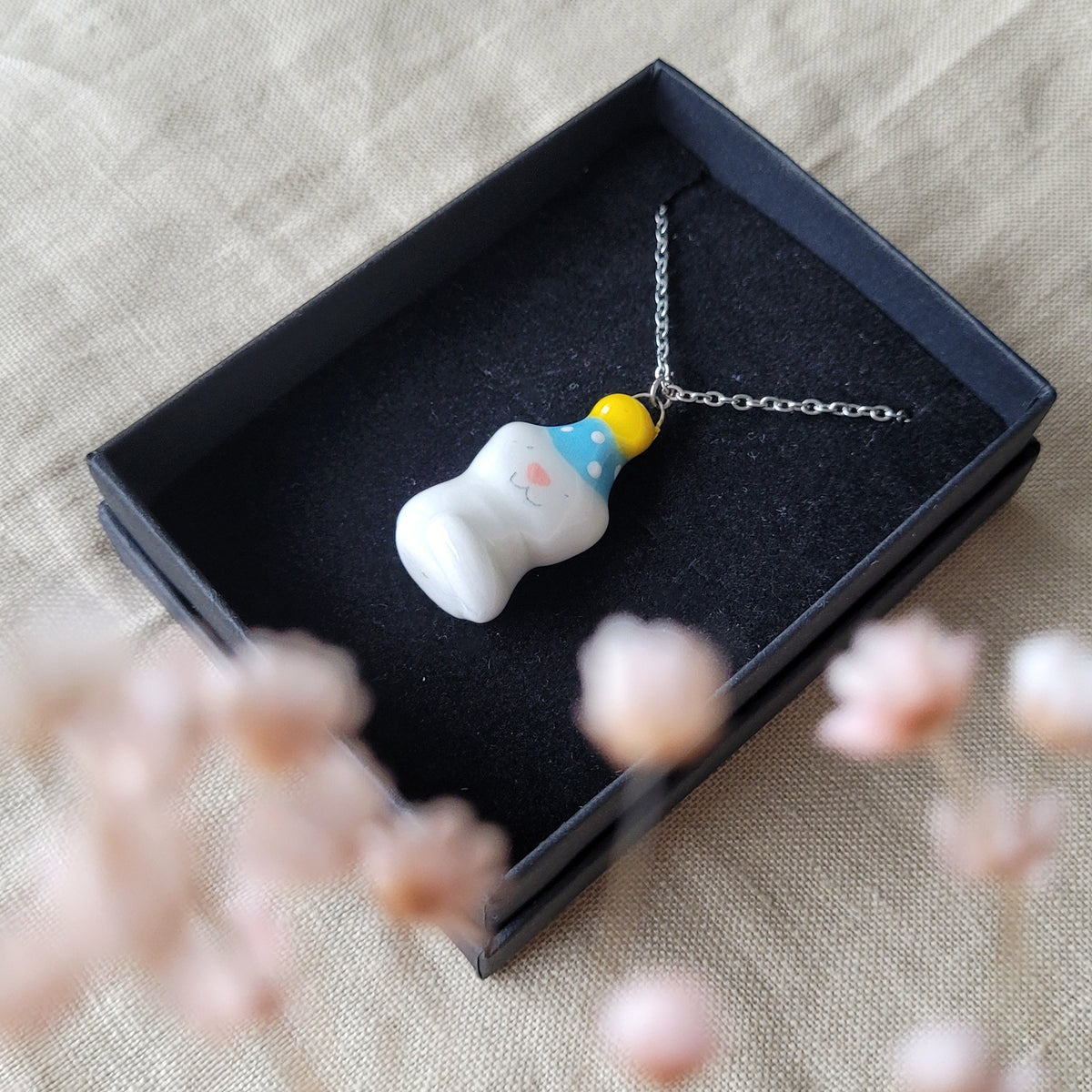 Porcelain necklace "Small party kitty with blue hat"