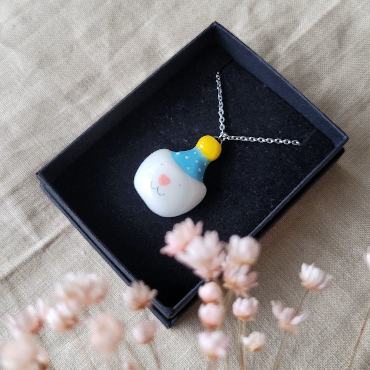 Porcelain necklace "Party kitty with blue hat"
