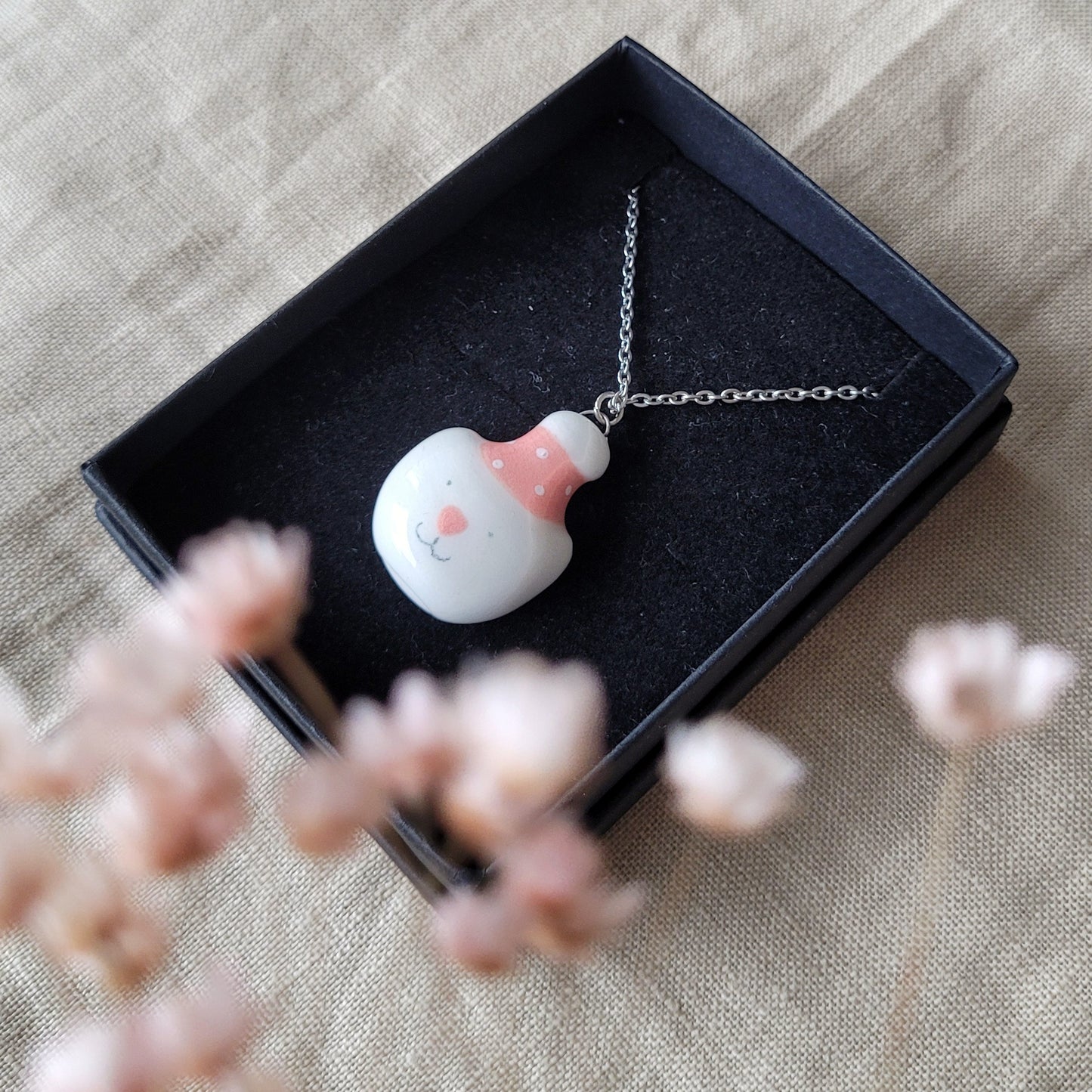 Porcelain necklace "Party kitty with pink hat"
