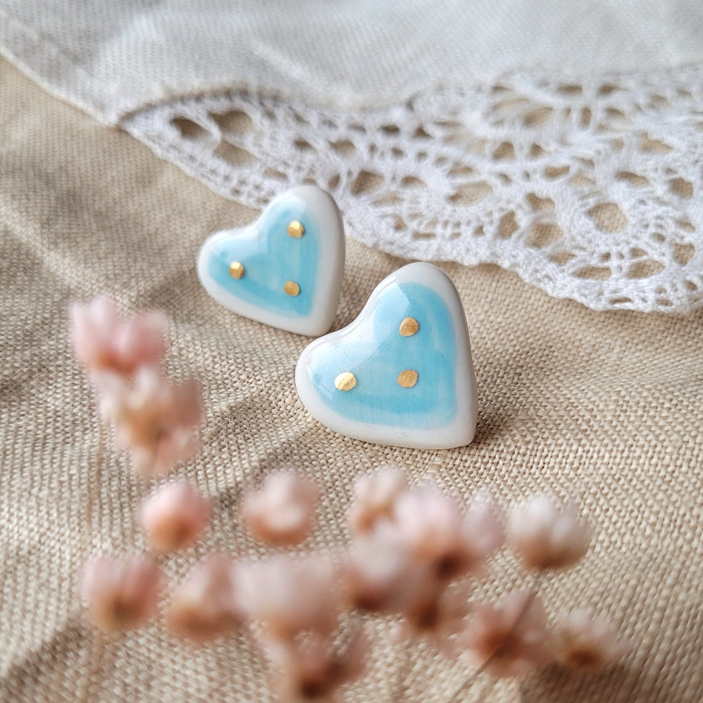 Porcelain stud earrings with gold "White and light blue hearts"