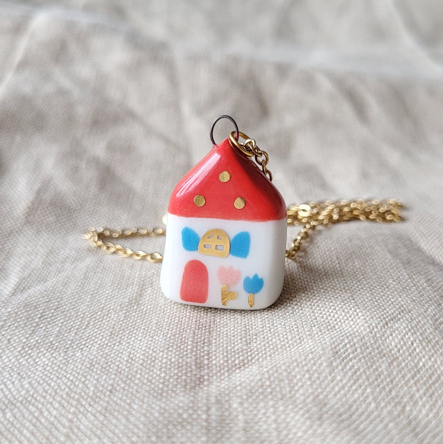 Porcelain necklace with gold "Red house with red door"